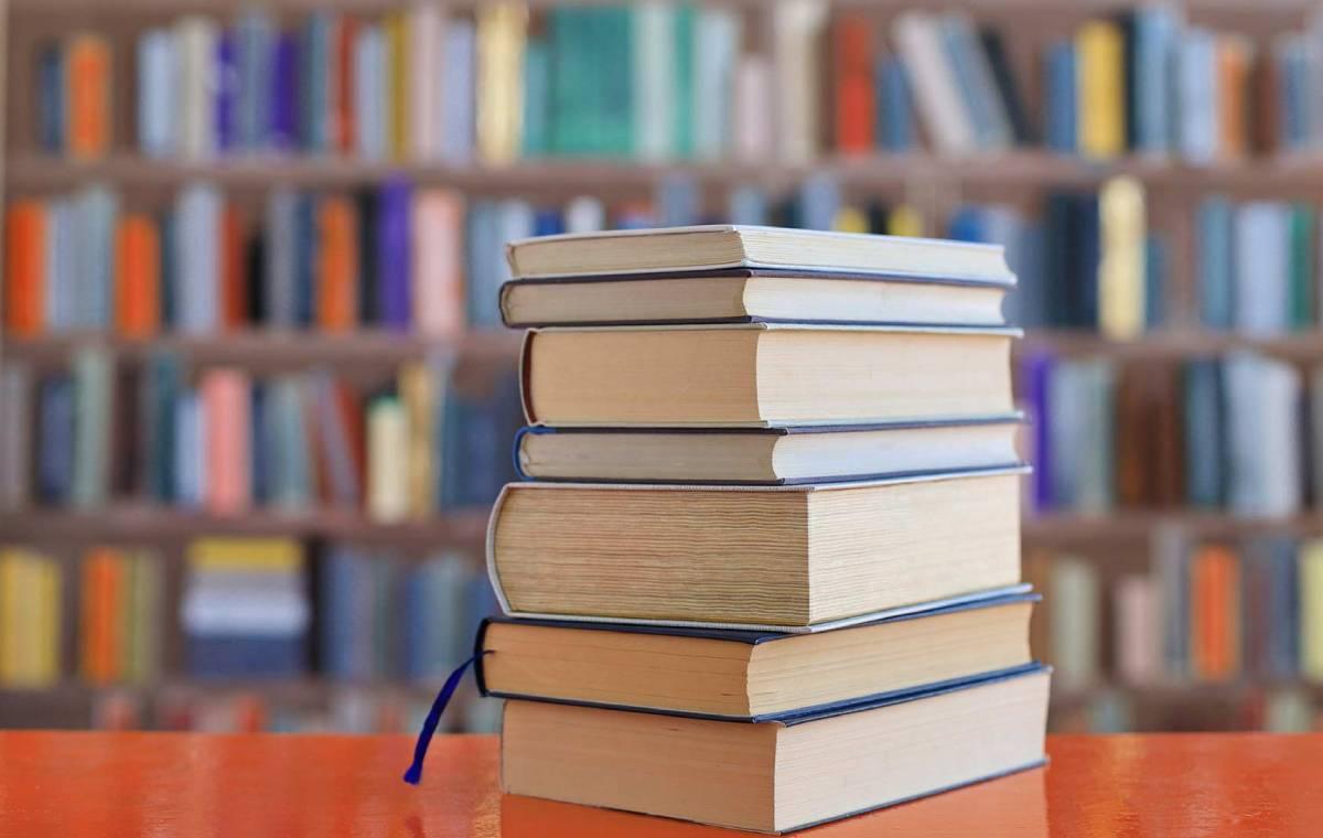 8 نوع رایج قطع کتاب و ویژگی‌ها، مزایا و معایب هر کدام - Cover Image