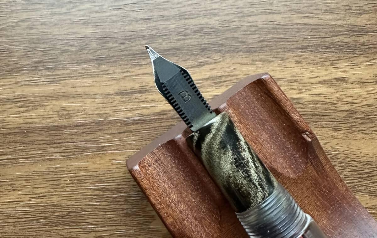 نگاهی به تاریخچه تکامل لوازم التحریر  - Cover Image