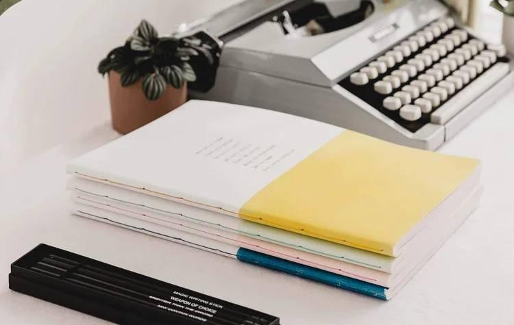 نکات مهم برای انتخاب بهترین دفتر یادداشت برای کارمندان - Cover Image